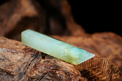 上海都达杂项专场102【全场包邮】  天然冰绿种翡翠（A货）精雕《年年有鱼》挂件 98-5