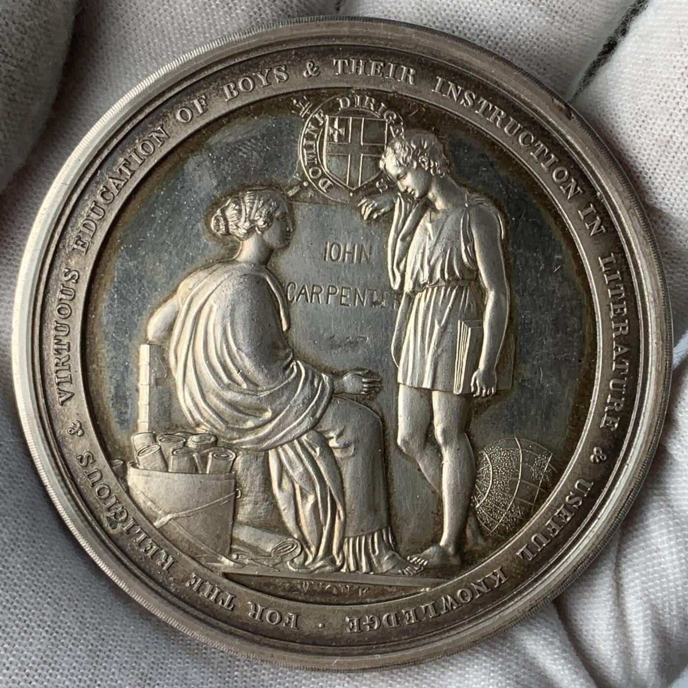 掌中浮雕-藏着的欧洲第059场 1834年伦敦金融城学校建校纪念银章(金融城第4号作品)，58mm，60.8g，原盒，BHM-1680 / Eimer 1279