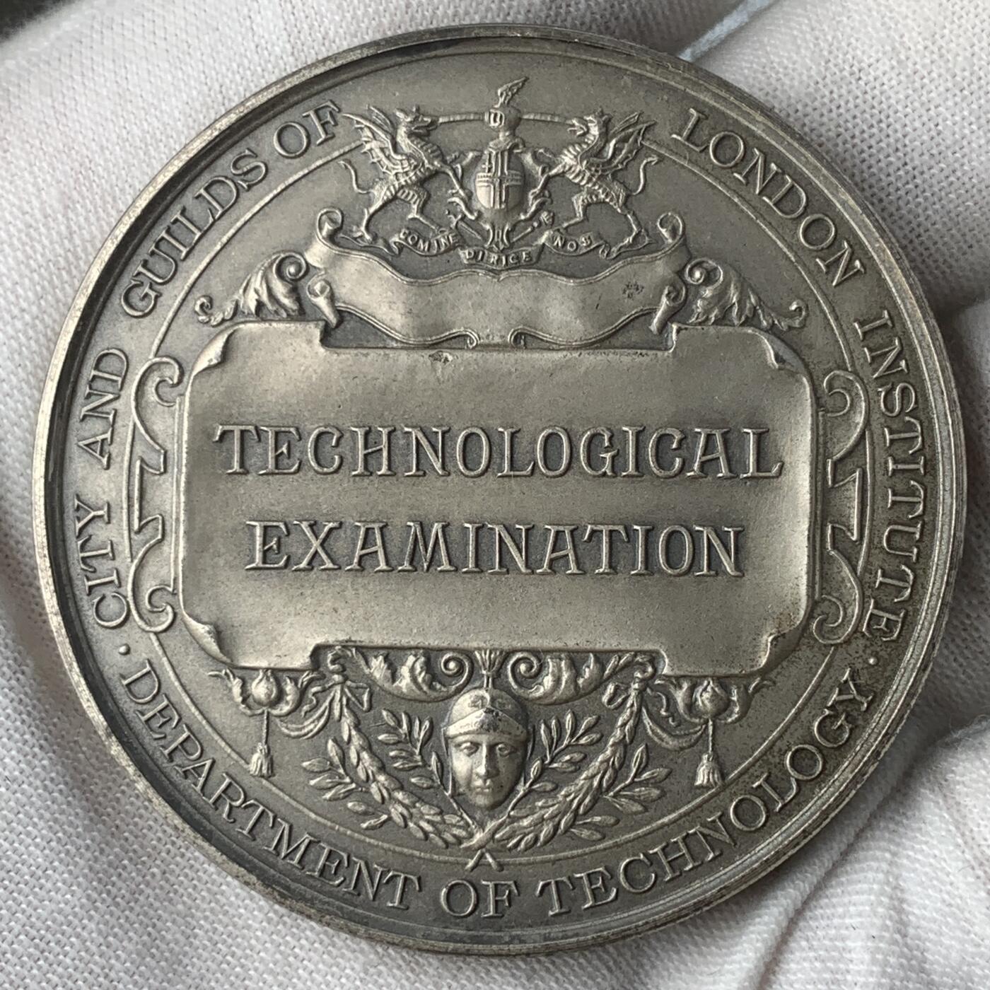 掌中浮雕-藏着的欧洲第059场 1947年英国伦敦科技考试一等奖银质奖章，51.2mm，77.6g