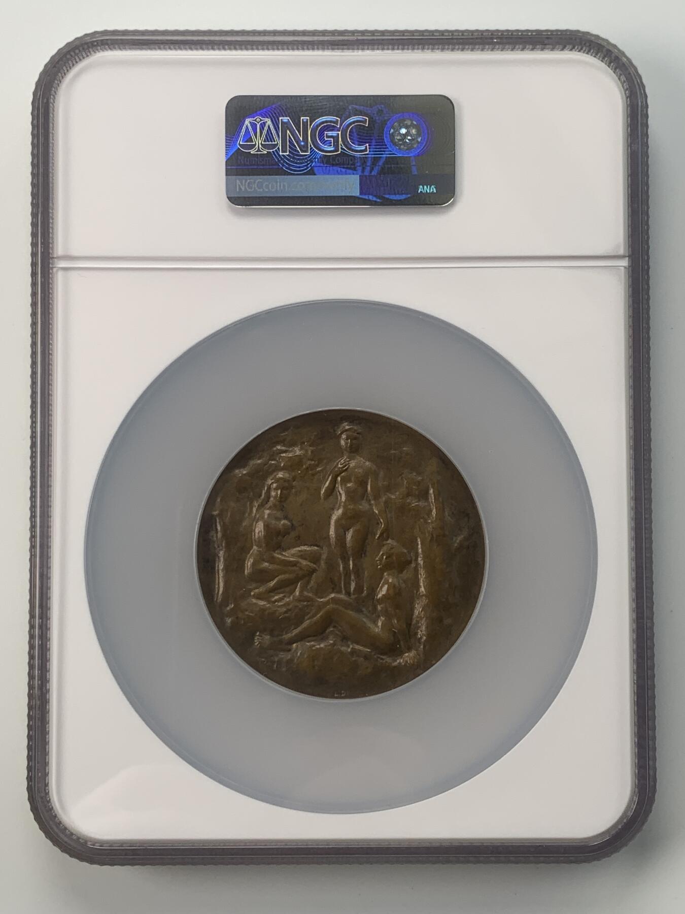 掌中浮雕-藏着的欧洲第059场 NGC MS62 : 1907年法国（SAMF）“青少年”铜章，57mm， 雕刻家：路易斯•德让 Louis Dejean，作品偏爱于裸体表现形式，这款是德让为SAMF协会创作的第二件作品。  Nicolas Maier法国优秀雕刻家作品书#044号  铜章发行量：109枚