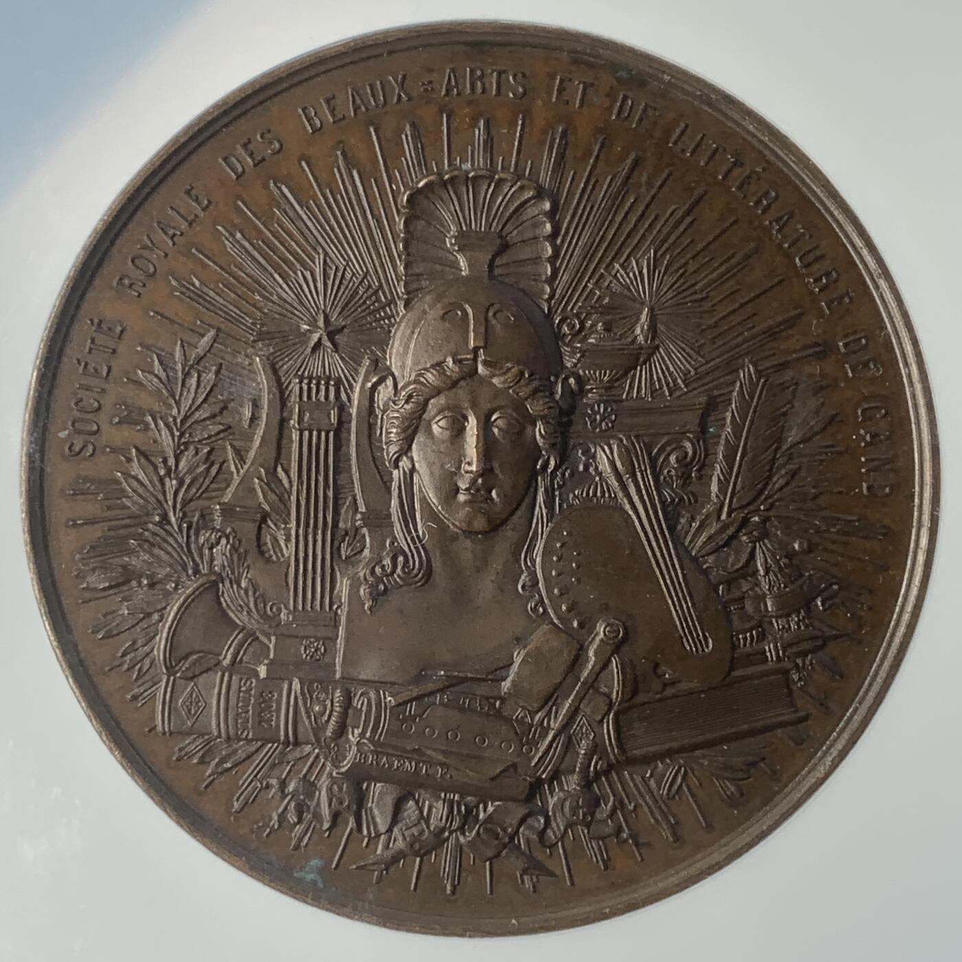 掌中浮雕-藏着的欧洲第059场 NGC MS64 : 1858年比利时皇家美术协会百年庆典纪念铜章，46mm，盒子边缘有破损