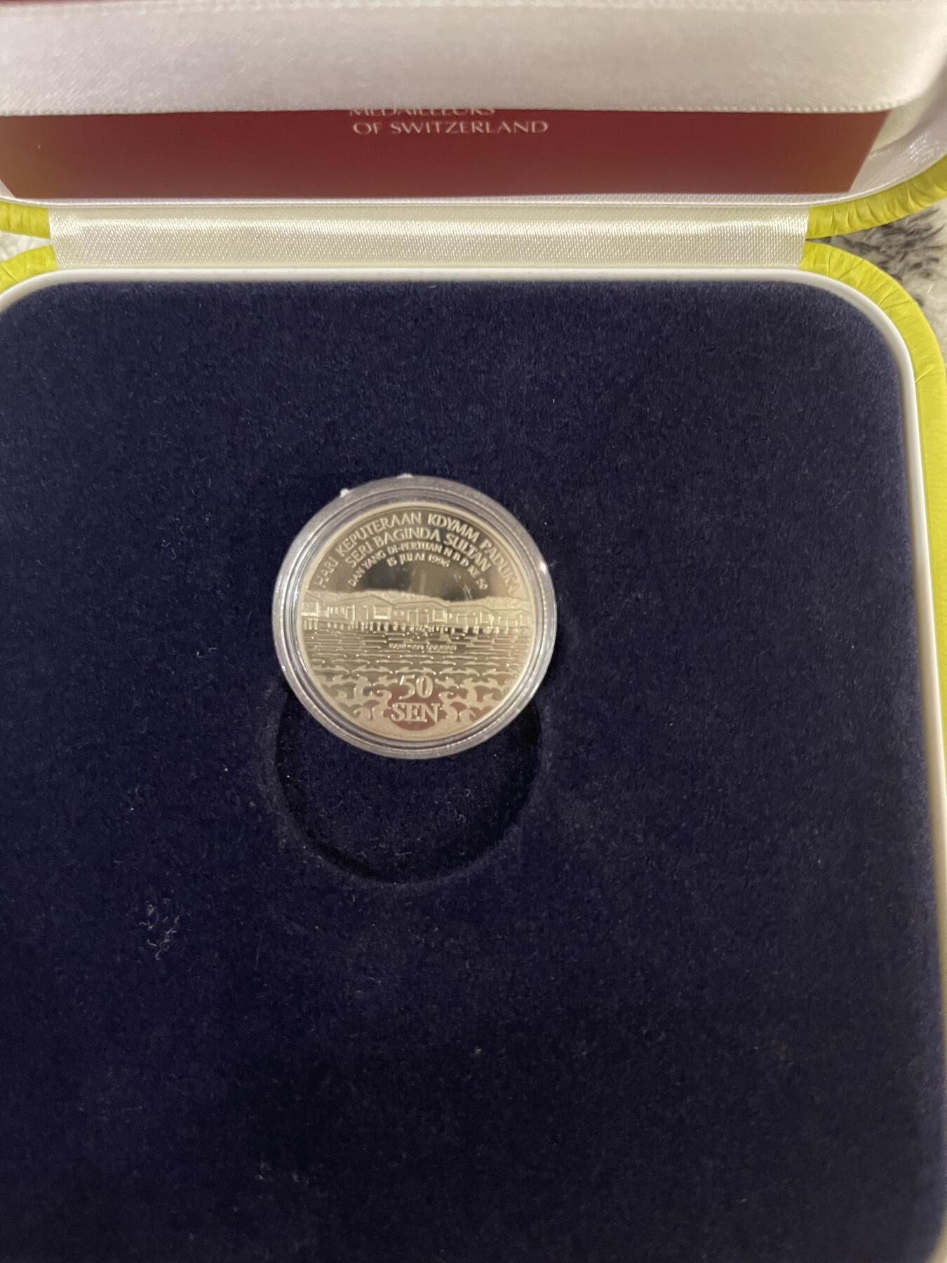 ❤️【币观天下】❤️ 第349期钱币拍卖场- 2026.4.24周五晚上6点半场 长期征集拍品  文莱独立50周年纪念官方精制纪念币 面值50仙 皇室礼品盒包装