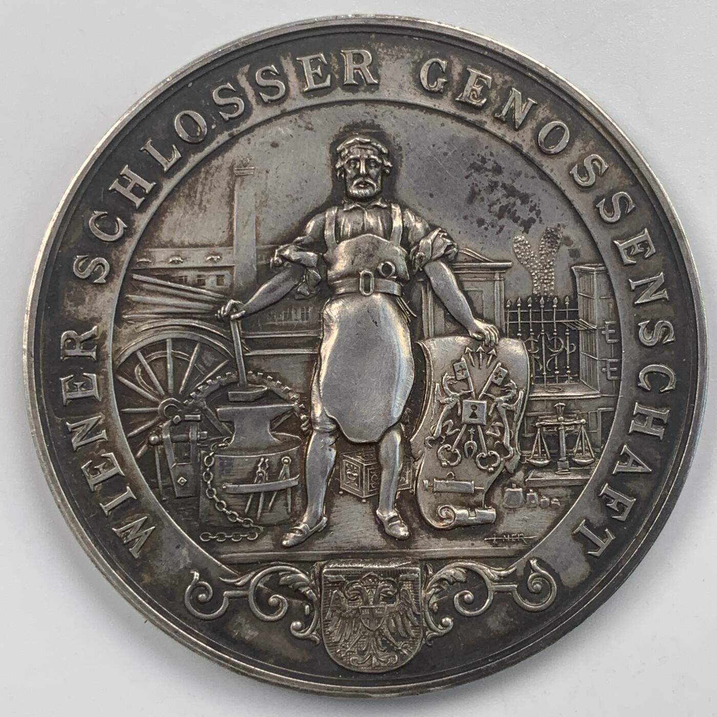 掌中浮雕-藏着的欧洲第059场 奥地利维也纳铁匠行会银质奖章，50mm，38.7g