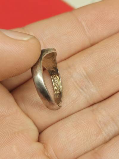 老徽章奖章勋章纪念章杂项专拍 抗战胜利纪念日徽章银戒指（民国裘天宝银楼）