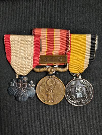 东亚欧洲主题杂货徽章勋章拍卖⑩ （五一大拍350+） 白叶918满建三连挂（带勋章金具）