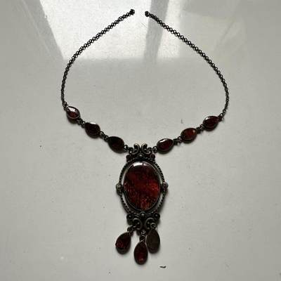 🌹外币初藏🌹🐯2026年第45场   每周二四六晚8️⃣点  世界硬币 复古哥特/维多利亚复兴风 红纹树脂合金吊坠项链