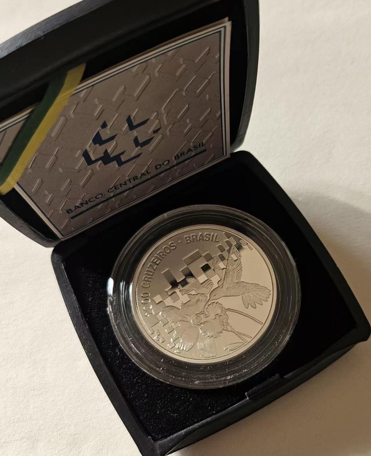 ❤️【币观天下】❤️ 第349期钱币拍卖场- 2026.4.24周五晚上6点半场 长期征集拍品  巴西1992年蜂鸟27克银币带证书包装