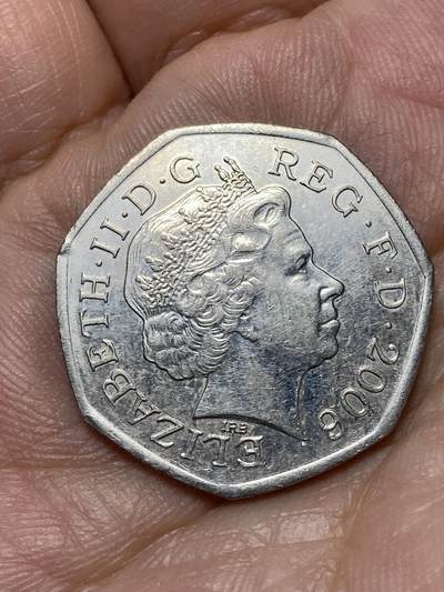 2026年第四十七场(总第二百一十六场）外国好品散币场(免佣金) 英国🇬🇧2006年50便士(维多利亚十字勋章创立150周年纪念币，首发年)