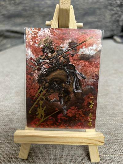 喜灰玩卡拍卖第八期，接拍品0佣金，欢迎送拍，释放现金流，让自己有资金可以购买更多喜欢的卡牌，让别的卡友能淘到更多心仪的卡牌 【亲签限编】 卡德曼 忠义水浒 谷粒老师亲签 扈三娘 084A 限编 070/108编 折光粗闪