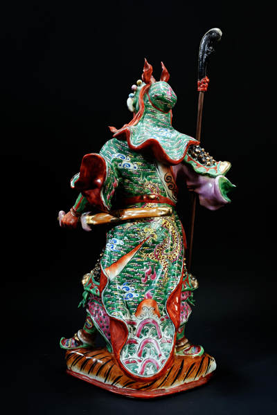 上海都达杂项专场102【全场包邮】  景德镇雕塑瓷厂款 粉彩描金关公雕塑98-1