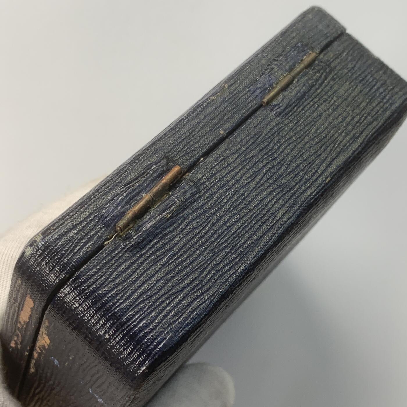 掌中浮雕-藏着的欧洲第059场 1919-1920年英国伯明翰婴儿用银匙、银耙二件套，长度85—89mm，二件共重36.03g，原盒（一个合页有破损），末图银标参考