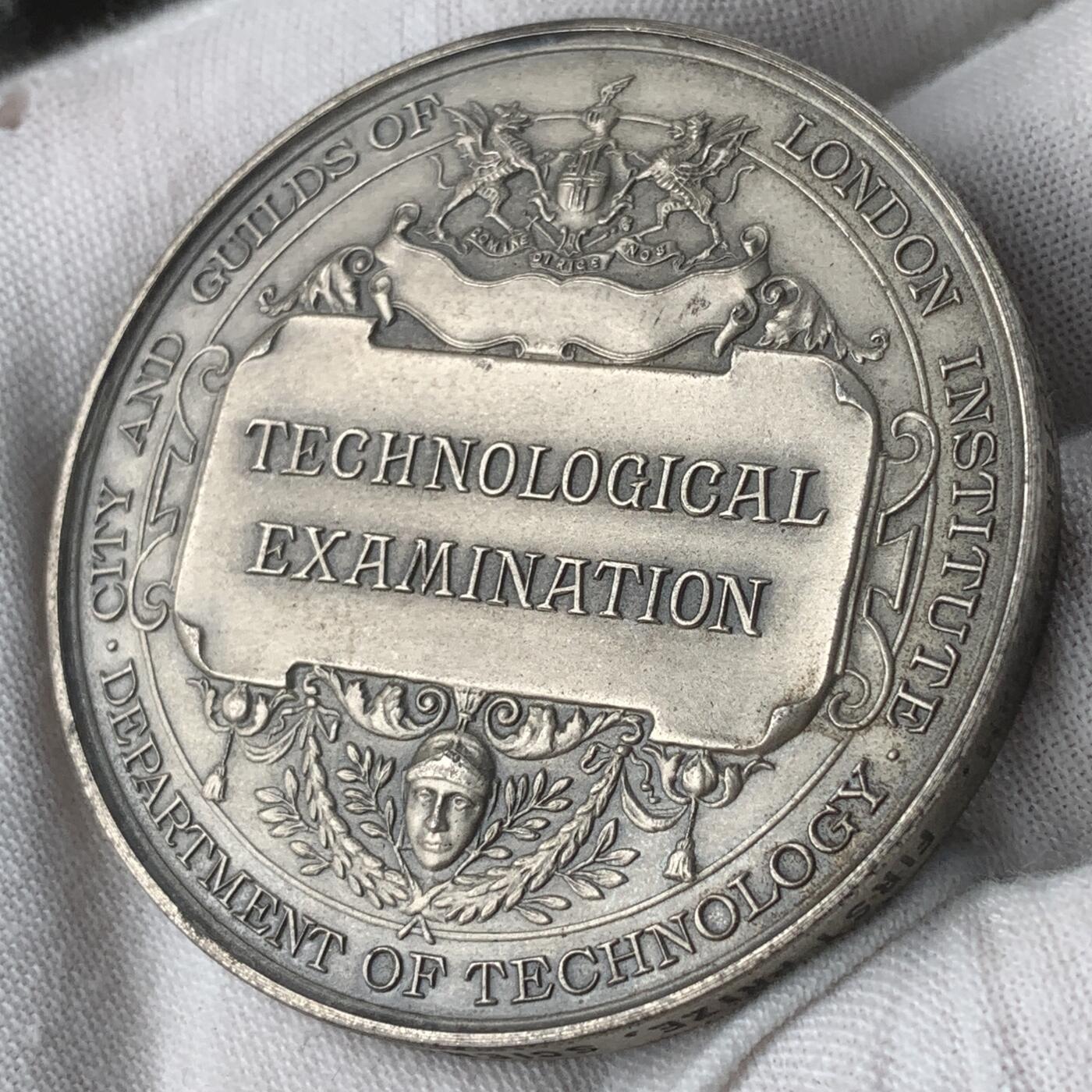 掌中浮雕-藏着的欧洲第059场 1947年英国伦敦科技考试一等奖银质奖章，51.2mm，77.6g