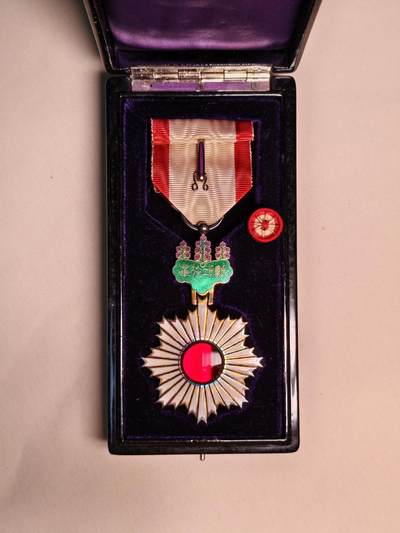东亚欧洲主题杂货徽章勋章拍卖⑩ （五一大拍350+） 勋四等旭日小授章