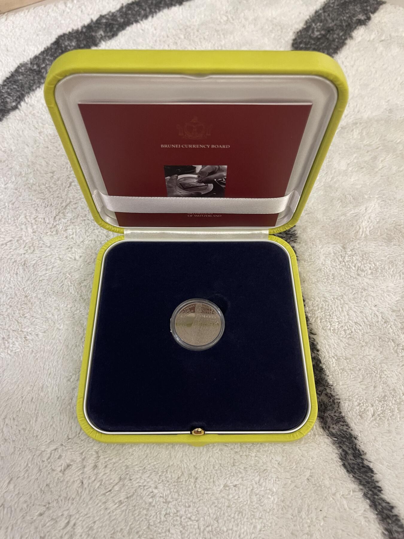 ❤️【币观天下】❤️ 第349期钱币拍卖场- 2026.4.24周五晚上6点半场 长期征集拍品  文莱独立50周年纪念官方精制纪念币 面值50仙 皇室礼品盒包装