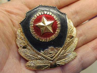 老徽章奖章勋章纪念章杂项专拍 八十年代五星古币图案老徽章～十分少见，应该是银行金融系统的