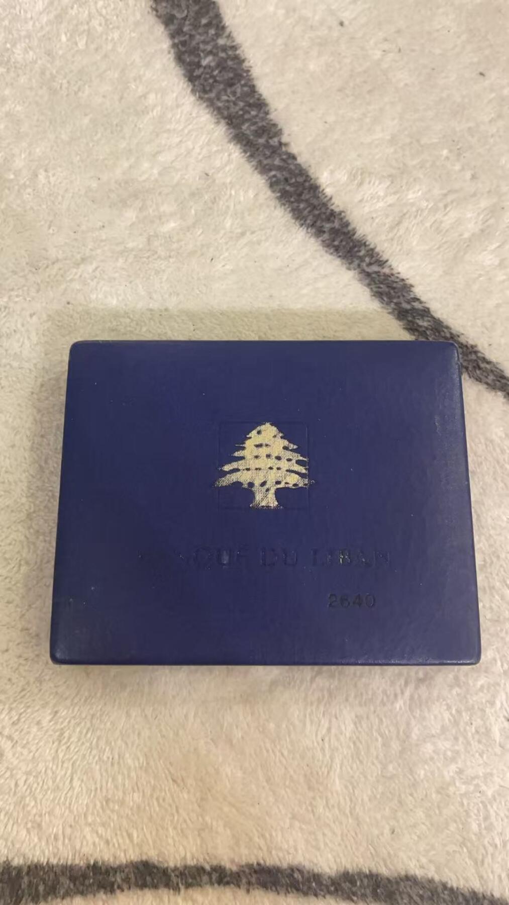 ❤️【币观天下】❤️ 第349期钱币拍卖场- 2026.4.24周五晚上6点半场 长期征集拍品  黎巴嫩2000年千禧年官方盒装套币 品相如图 