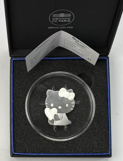 S&S Numismatic世界钱币-拍卖 第126期  法国2024年 Hello Kitty问世50周年 10欧元玩偶型精制纪念银币 盒证齐全