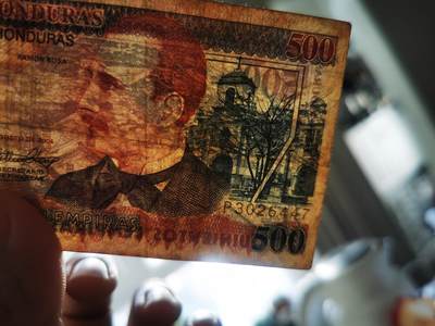 零零发流通品外国纸币拍卖 无佣金 洪都拉斯500少见 有针孔