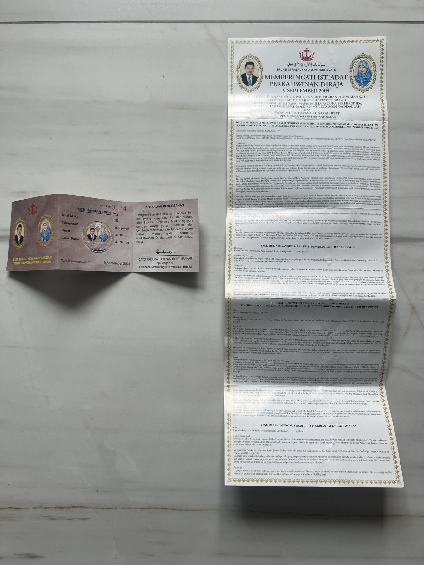 ❤️【币观天下】❤️ 第349期钱币拍卖场- 2026.4.24周五晚上6点半场 长期征集拍品  文莱2004年王储皇家婚礼皇家礼盒全银精制币 受邀婚礼嘉宾独家礼盒 1盎司999银 非常稀少