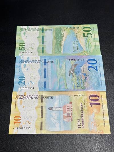 《外钞收藏家》第六百二十九期（精品场）（长期征集拍品、欢迎藏友们联系合作） 库拉索和圣马丁10、20、50盾 3张一起 全新UNC 都是无47靓号