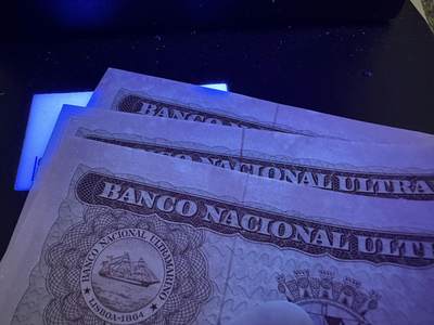 《外钞收藏家》第六百二十九期（精品场）（长期征集拍品、欢迎藏友们联系合作） 1963年东帝汶100 3张一起 全新 轻微潮