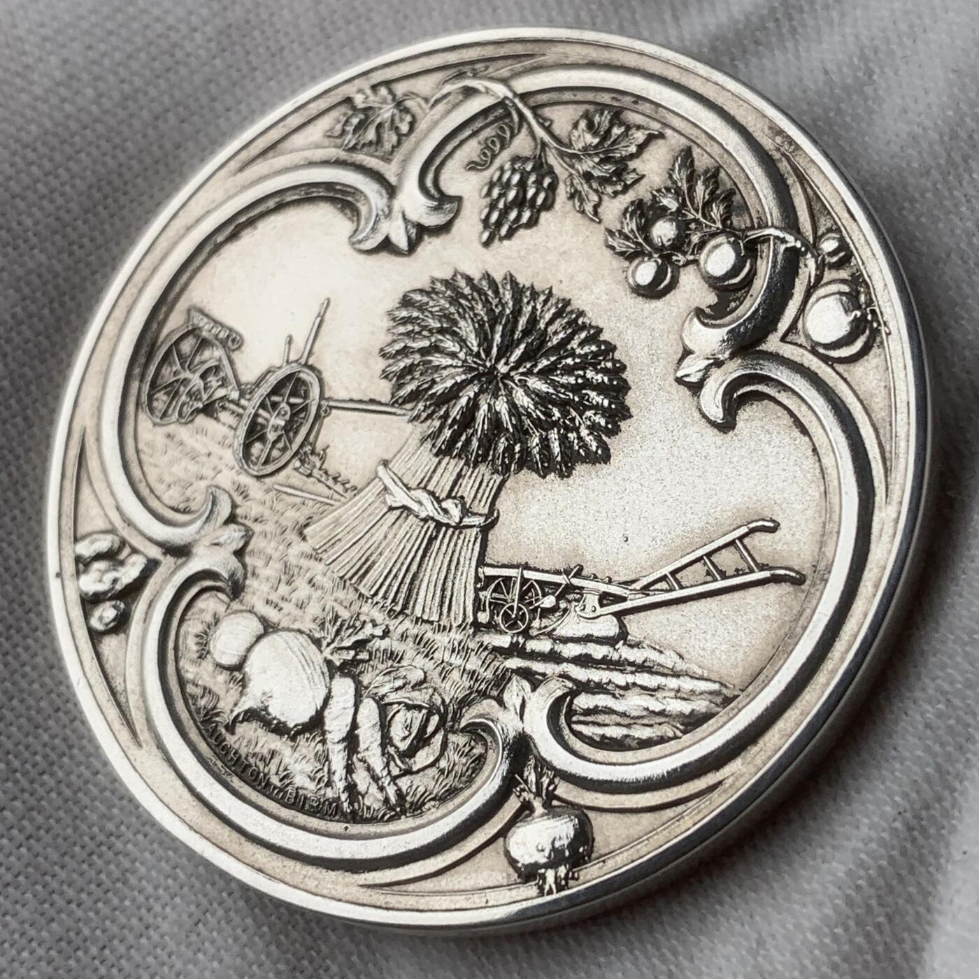 掌中浮雕-藏着的欧洲第059场 1936年英国乔利农业博览会银章，39.4mm，31g，原盒，著名沃顿斯家族V&S制作，背面有银标