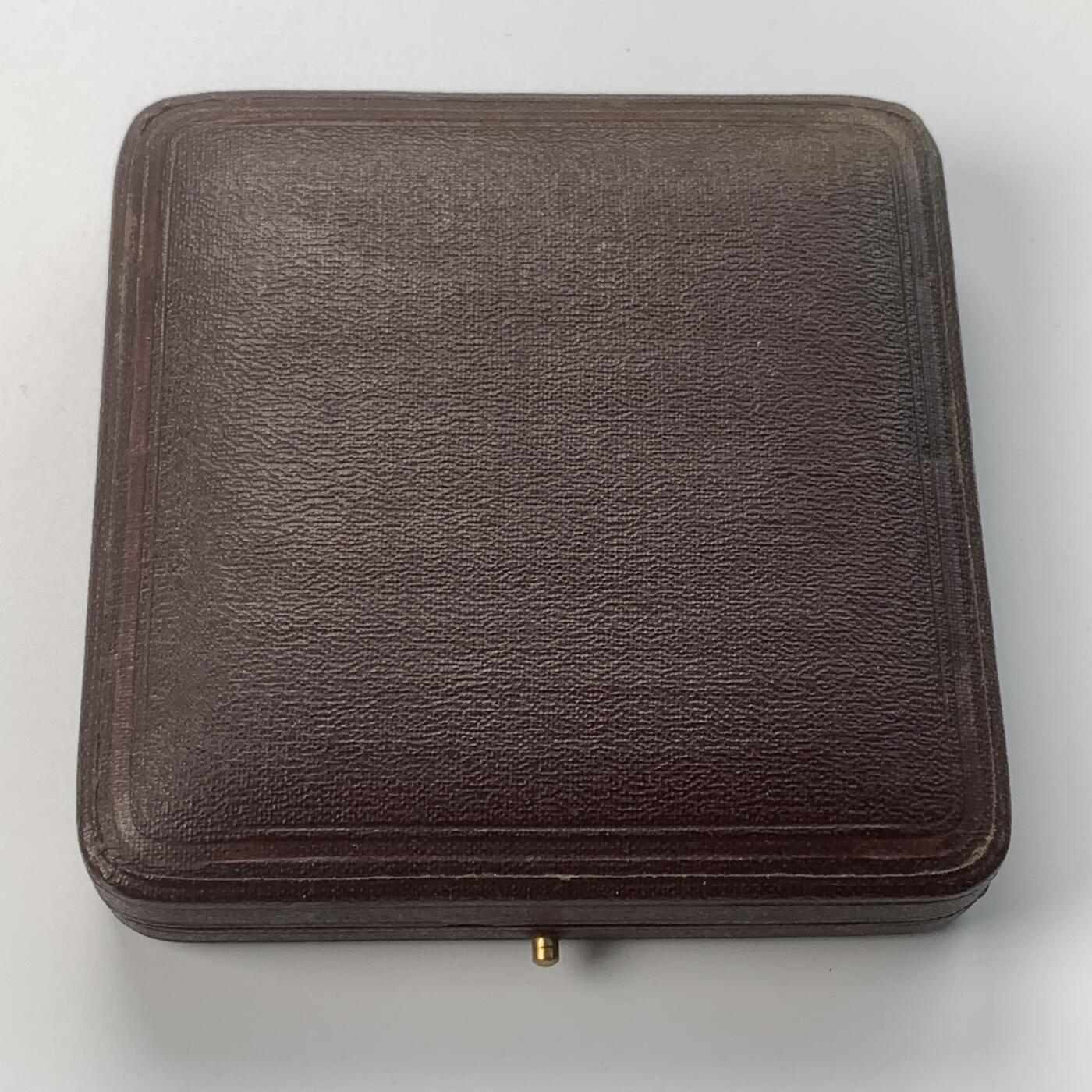 掌中浮雕-藏着的欧洲第059场 1922年英国阿尔弗雷德·威尔特医生纪念银章，57.5mm，97.2g，原盒