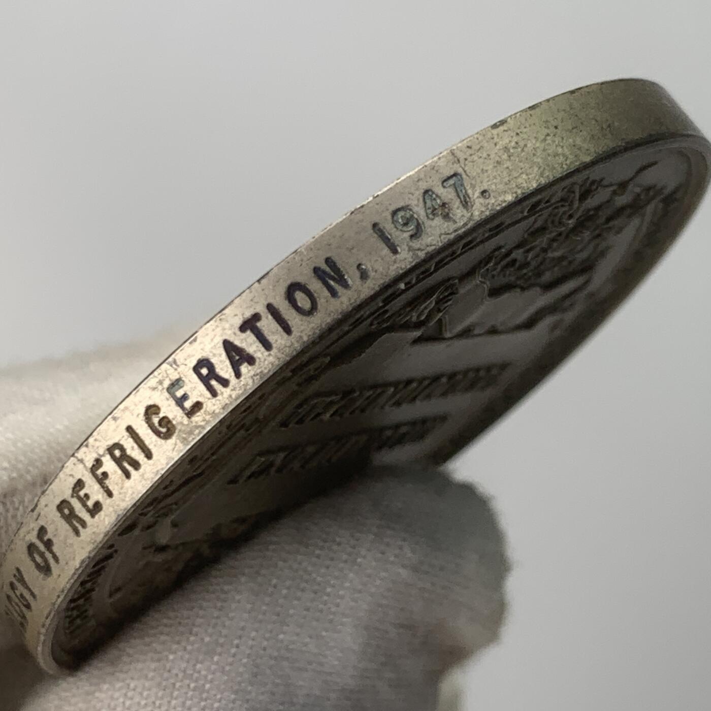 掌中浮雕-藏着的欧洲第059场 1947年英国伦敦科技考试一等奖银质奖章，51.2mm，77.6g