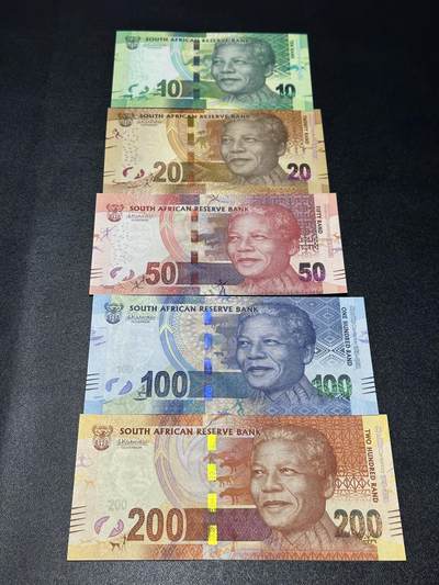 《外钞收藏家》第六百二十九期（精品场）（长期征集拍品、欢迎藏友们联系合作） 南非人像版10-200兰特 五张一起 AA冠 全同号 （纪念钞很稀少，只有同号是AA，普通是SA）百位号782 全新UNC