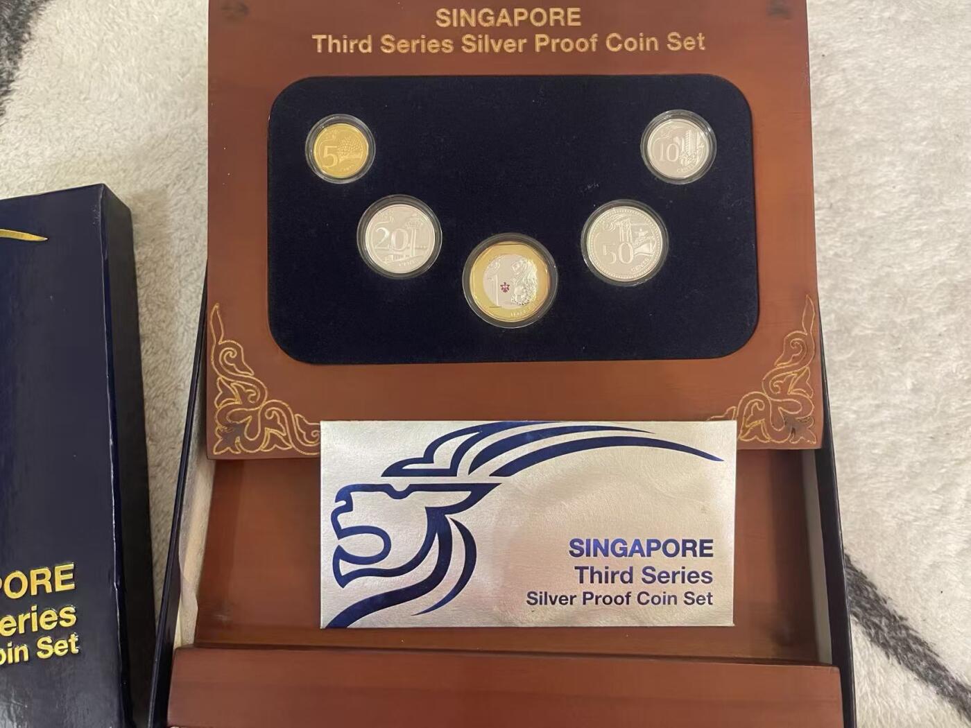 ❤️【币观天下】❤️ 第349期钱币拍卖场- 2026.4.24周五晚上6点半场 长期征集拍品  新加坡2013年第三版全银精制币 实际发行量8000套 盒证全齐 