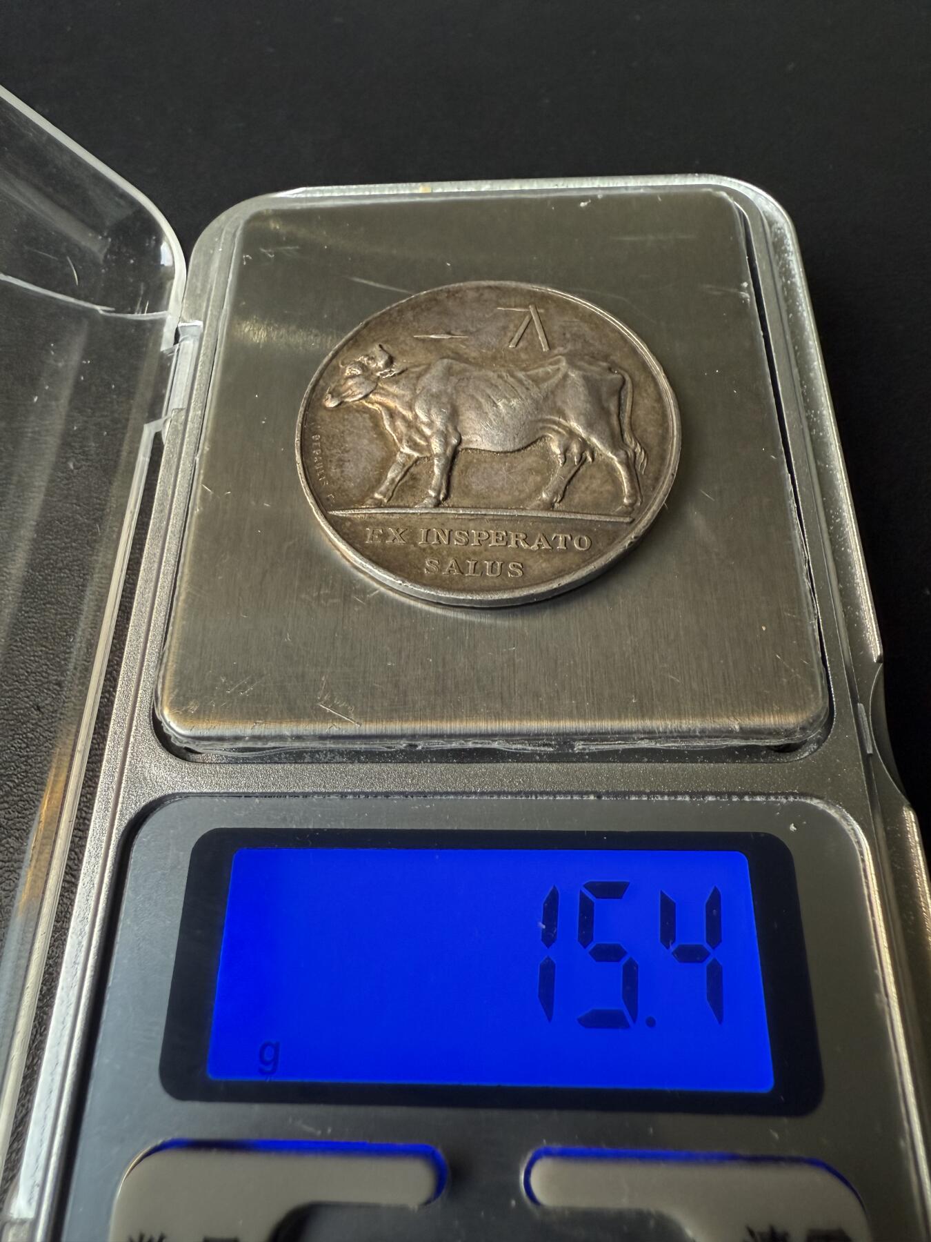 【周六 19:30】乾藏阁外国银币专场・裸币 / 评级币 + 银章铜章 保真包老 1814 年法国牛痘疫苗纪念银章（大师雕刻）