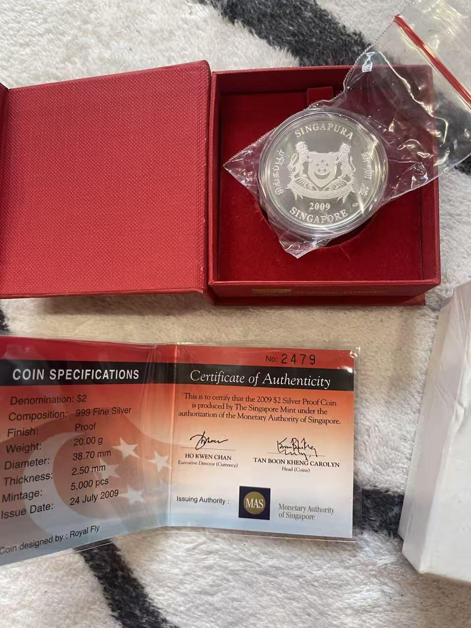 ❤️【币观天下】❤️ 第349期钱币拍卖场- 2026.4.24周五晚上6点半场 长期征集拍品  新加坡2009年44周年独立精制彩色银币 盒证全齐 