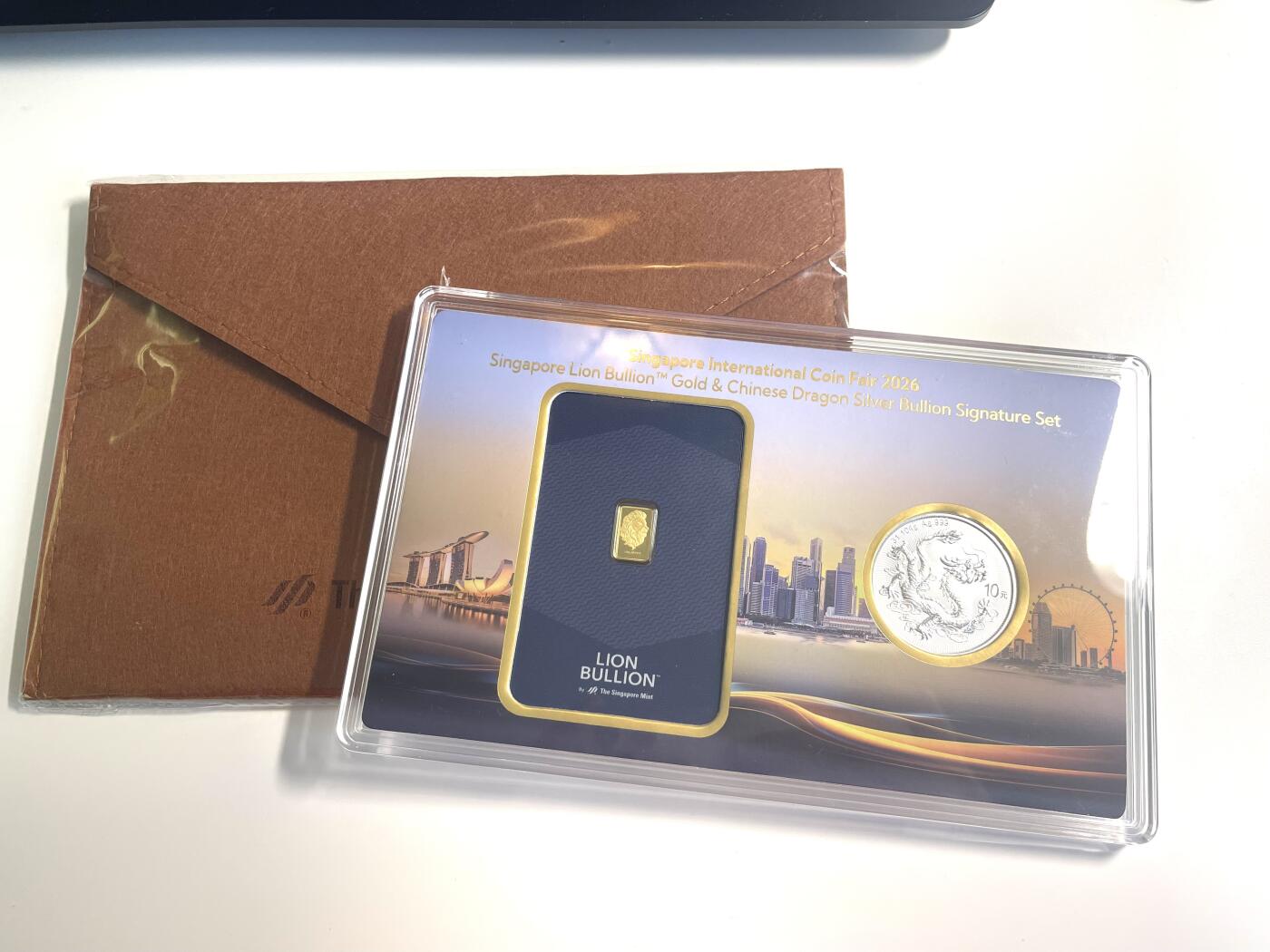 ❤️【币观天下】❤️ 第349期钱币拍卖场- 2026.4.24周五晚上6点半场 长期征集拍品  2026年新加坡狮龙1g金条+2026年龙银币1oz套装 限量发行2000套 编号779
