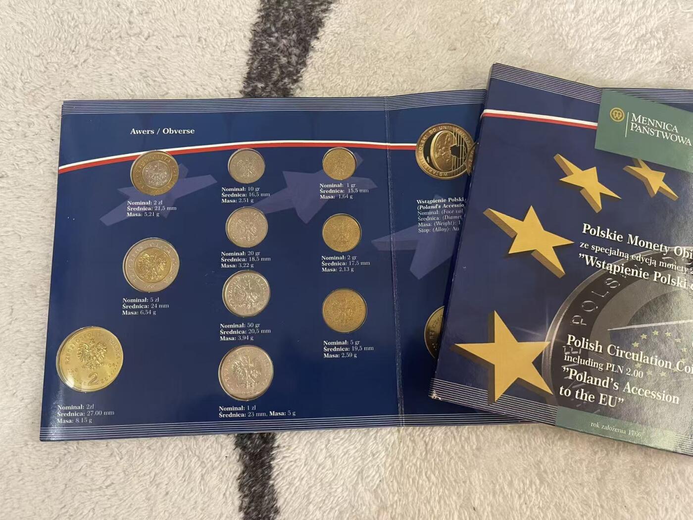 ❤️【币观天下】❤️ 第349期钱币拍卖场- 2026.4.24周五晚上6点半场 长期征集拍品  波兰2004年加入欧盟官方纪念套币 波兰造币厂原包装 含一枚2zl纪念币 