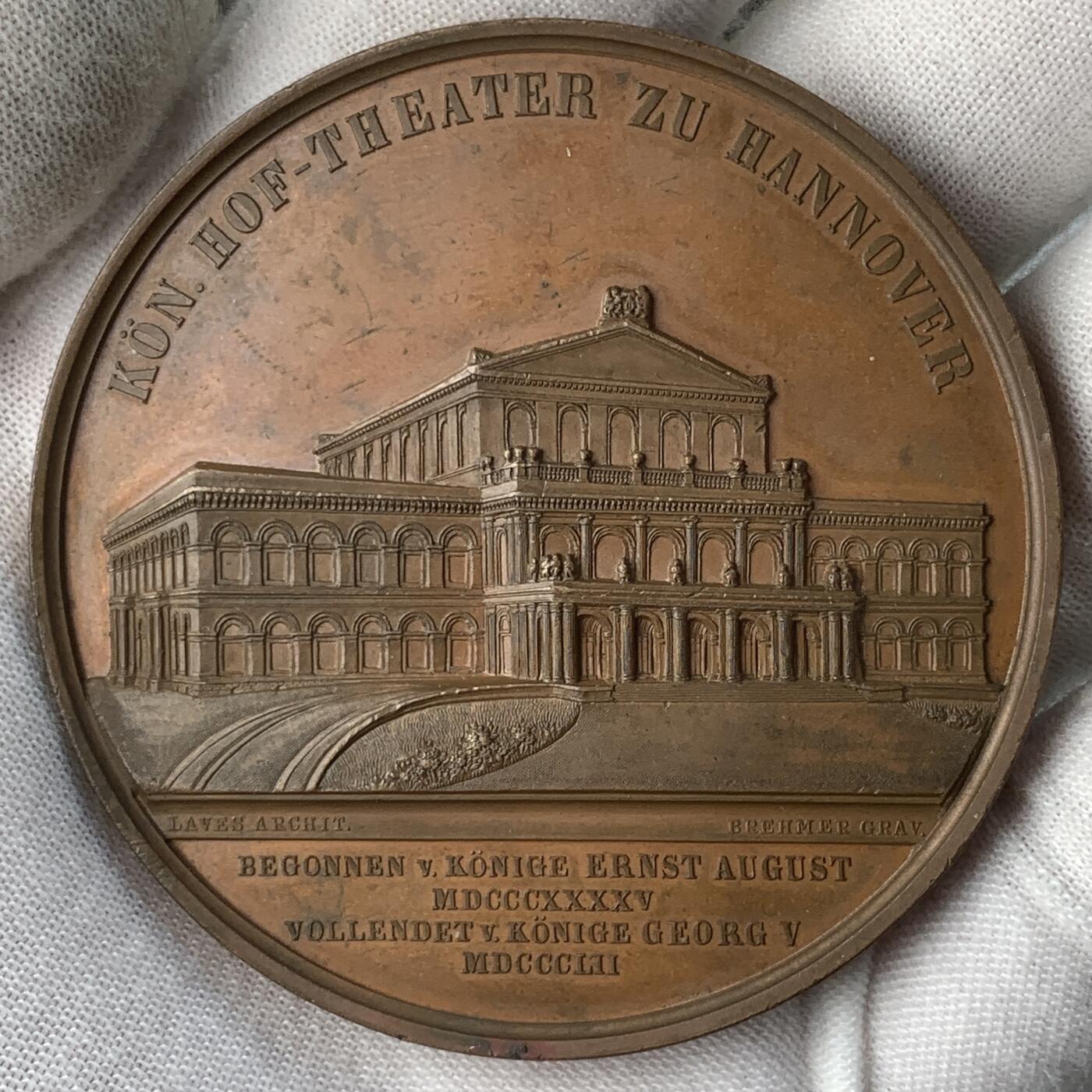 掌中浮雕-藏着的欧洲第059场 1852年德国汉诺威国家歌剧院建成纪念铜章，59.2mm，133.50克；  雕刻家：F.Brehmer（1815-1889年）