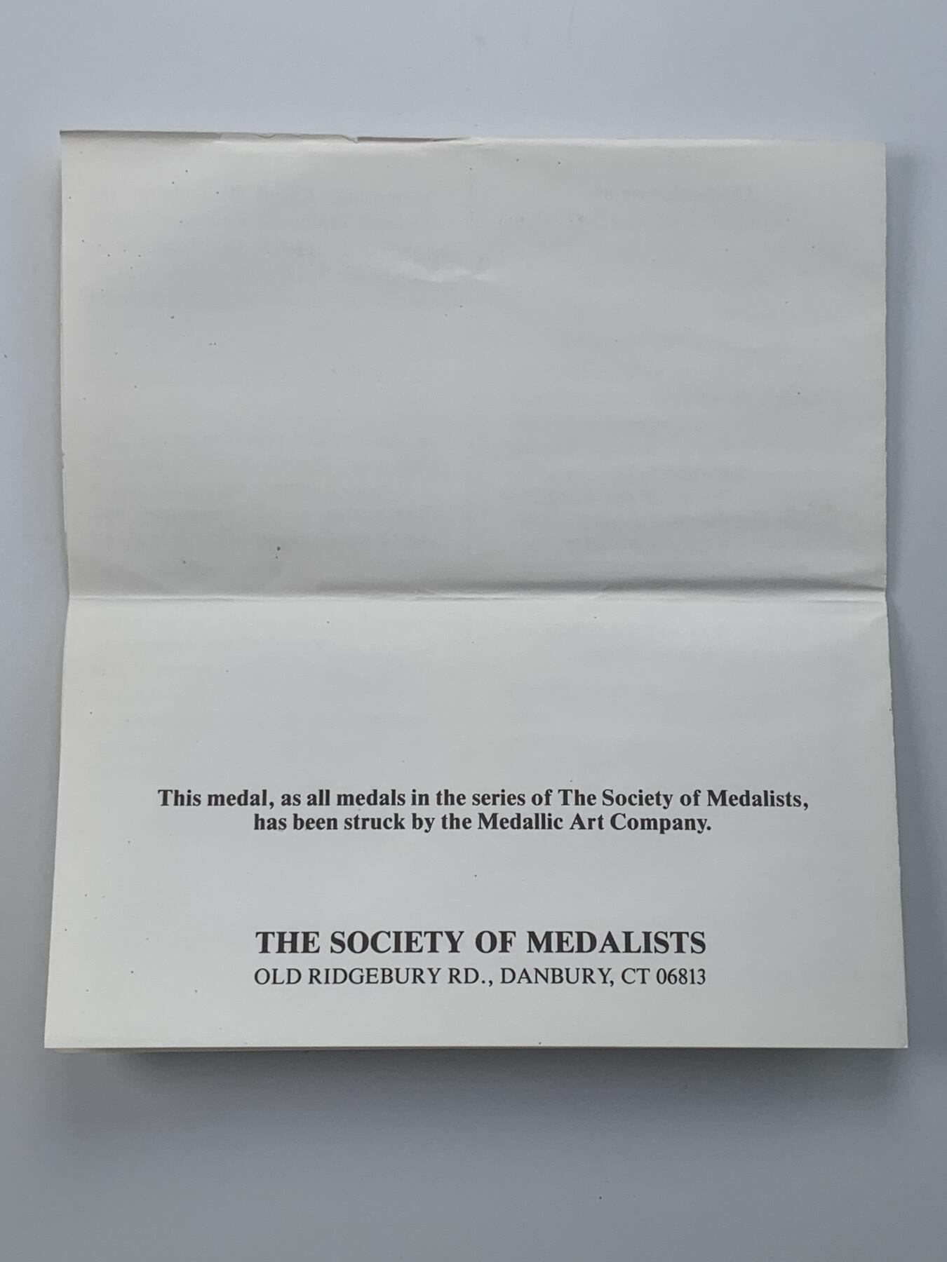 掌中浮雕-藏着的欧洲第059场 1986年美国章币协会#113号章【照镜子的女子】，71 X 58mm，206.5g，原盒带说明，设计雕刻家：Marika Somogyi  ，正面：Woman looking in mirror （照镜子的女子）， 反面：Devil watching through mirror （镜后偷窥的魔鬼），铜章发行量：750枚