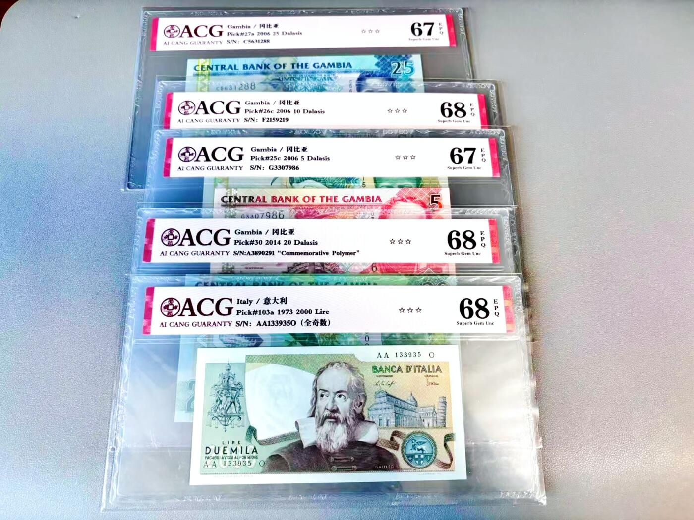 【Blue Auction】世界纸币精拍第812期——18级TOP拍卖/信誉/品质/专业/高效💫 【一组5张 含AA无47】意大利 1973年2000里拉 a版&冈比亚 2006-14年5-25达拉西 ACG68EPQ-67EPQ 