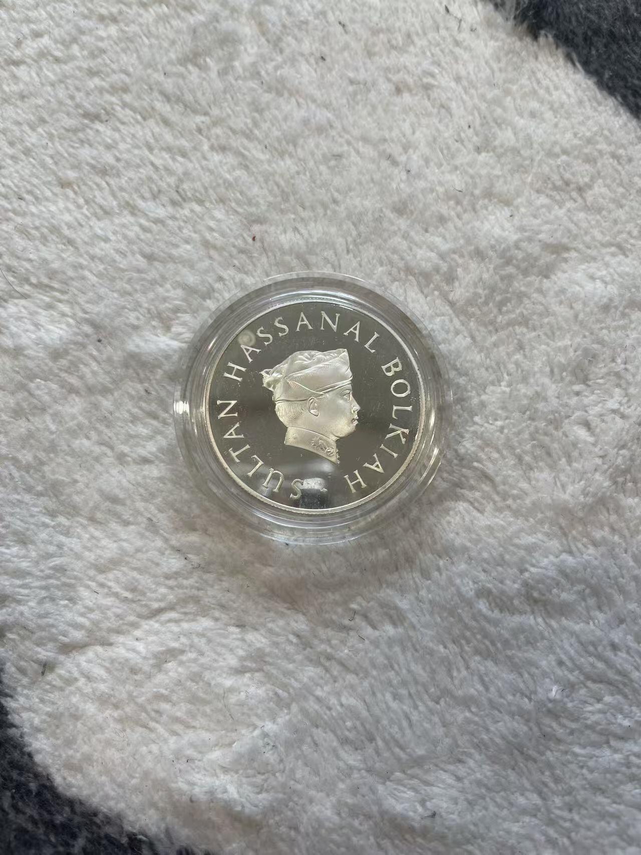 ❤️【币观天下】❤️ 第349期钱币拍卖场- 2026.4.24周五晚上6点半场 长期征集拍品  文莱1977年苏丹哈桑纳尔·博尔基亚高值精制纪念银币 $50面值 925银28.2克 品相如图