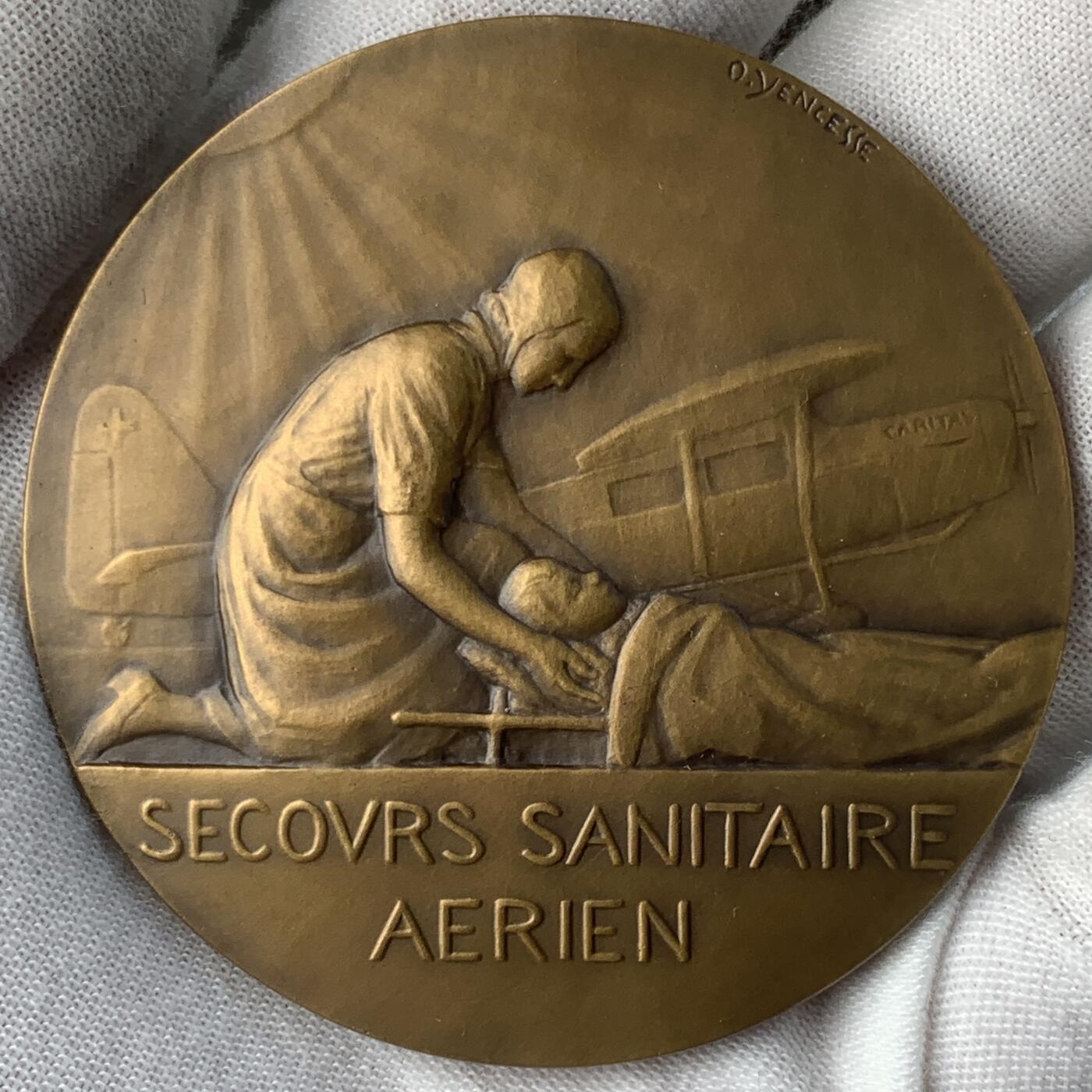 掌中浮雕-藏着的欧洲第059场 法国红十字航空纪念铜章，59mm，88g