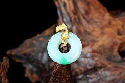 上海都达杂项专场102【全场包邮】  天然冰糯种带绿翡翠（A货）G18K金镶平安扣挂件98-3