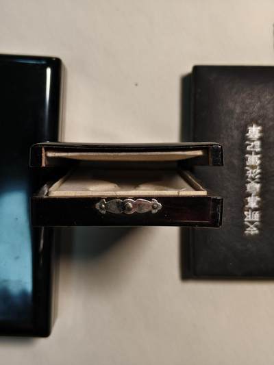 东亚欧洲主题杂货徽章勋章拍卖⑩ （五一大拍350+） 伪满洲国建国功劳章