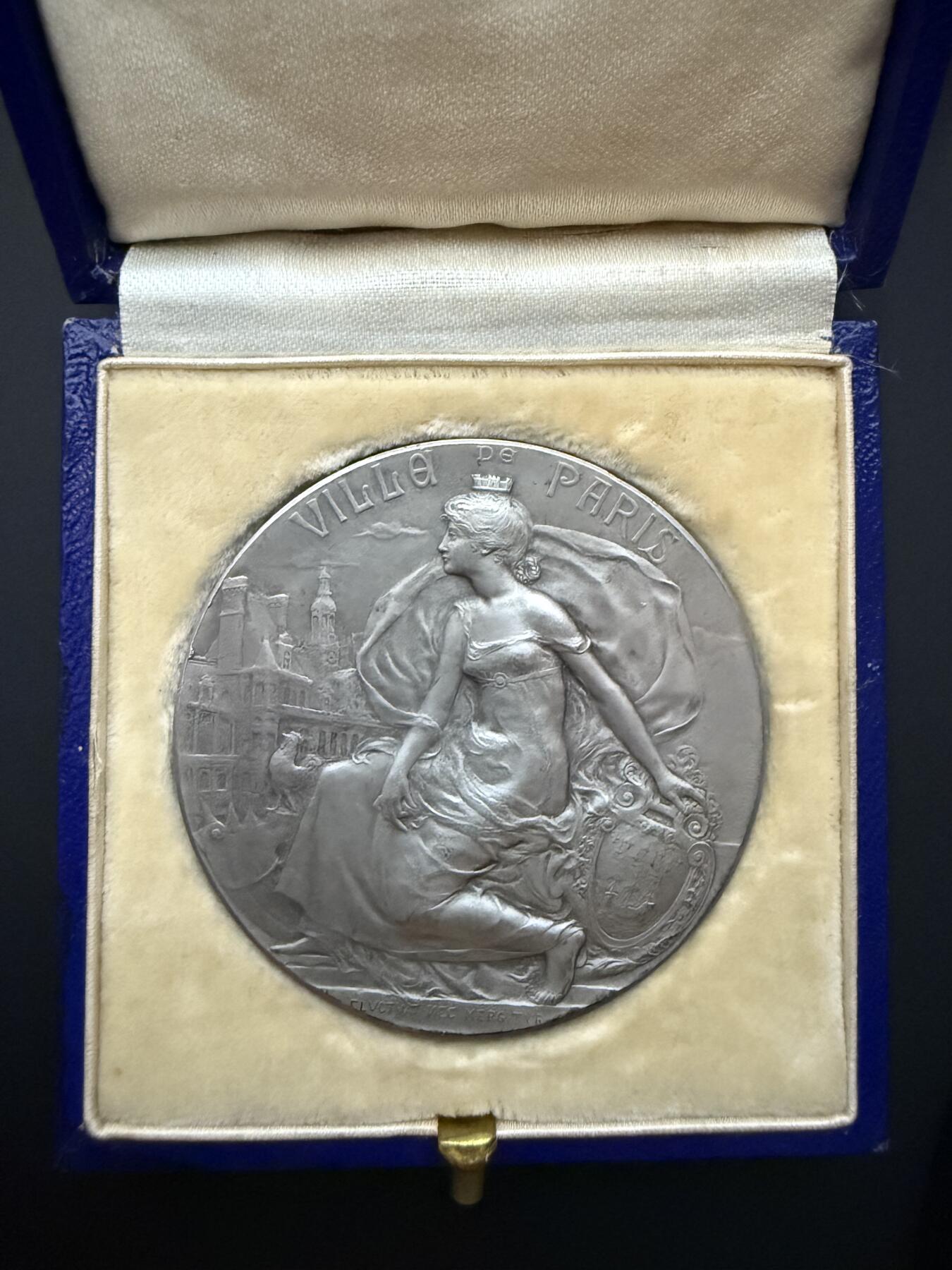 【周六 19:30】乾藏阁外国银币专场・裸币 / 评级币 + 银章铜章 保真包老 1927年法国巴黎市女神银质纪念章 新艺术风格 带原装原盒