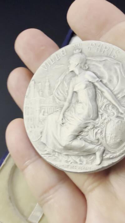 【周六 19:30】乾藏阁外国银币专场・裸币 / 评级币 + 银章铜章 保真包老 1927年法国巴黎市女神银质纪念章 新艺术风格 带原装原盒