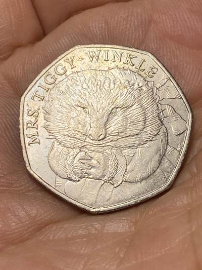 2026年第四十七场(总第二百一十六场）外国好品散币场(免佣金) 英国🇬🇧2016年50便士(彼得兔系列–刺猬蒂吉·温克尔夫人纪念币)