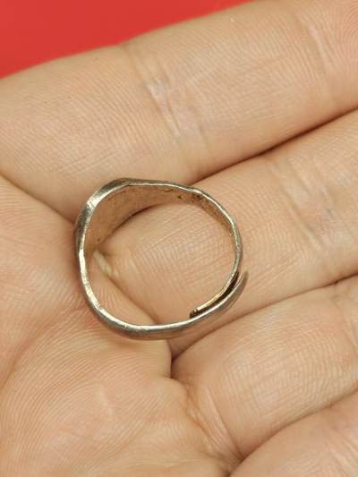 老徽章奖章勋章纪念章杂项专拍 抗战胜利纪念日徽章银戒指（民国裘天宝银楼）