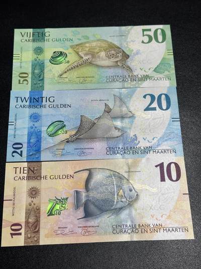 《外钞收藏家》第六百二十九期（精品场）（长期征集拍品、欢迎藏友们联系合作） 库拉索和圣马丁10、20、50盾 3张一起 全新UNC 都是无47靓号
