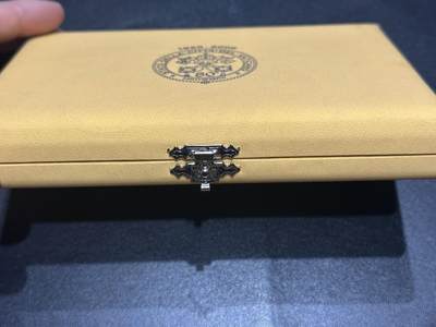 《外钞收藏家》第六百二十九期（精品场）（长期征集拍品、欢迎藏友们联系合作） 梵蒂冈 2008年 8枚欧元套币 盒装精制套币 含一枚银制纪念章 原盒原证书