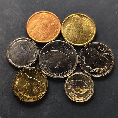 【全场包邮】纯粹捡漏拍522场 斐济2012年7枚套币-2元有偏红偏黄两种颜色（未查到详细资料）
