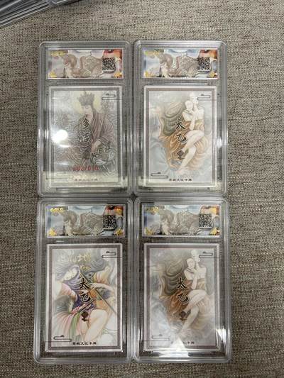 喜灰玩卡拍卖第八期，接拍品0佣金，欢迎送拍，释放现金流，让自己有资金可以购买更多喜欢的卡牌，让别的卡友能淘到更多心仪的卡牌 墨婉 评级卡 粗闪4张 （评级壳有小划痕，介意勿拍）