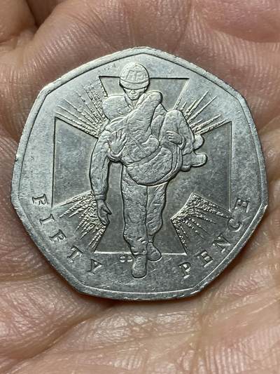 2026年第四十七场(总第二百一十六场）外国好品散币场(免佣金) 英国🇬🇧2006年50便士(维多利亚十字勋章创立150周年纪念币，首发年)